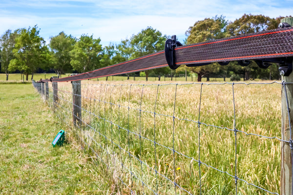 Styx Electric Fence Offset Outrigger - 300mm, Black UV-Stabilised Plastic