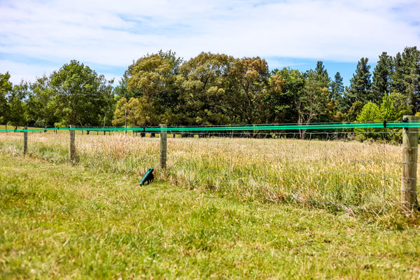 Styx Electric Fence Offset Outrigger - 300mm, Black UV-Stabilised Plastic