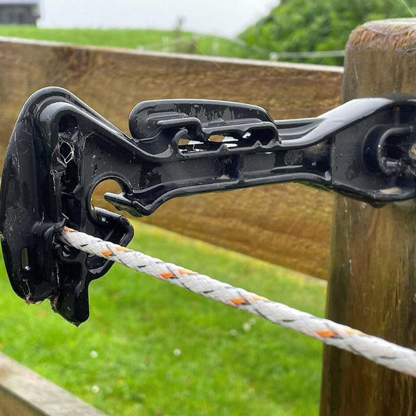 Styx Electric Fence Offset Outrigger - 175mm, Black UV-Stabilised Plastic